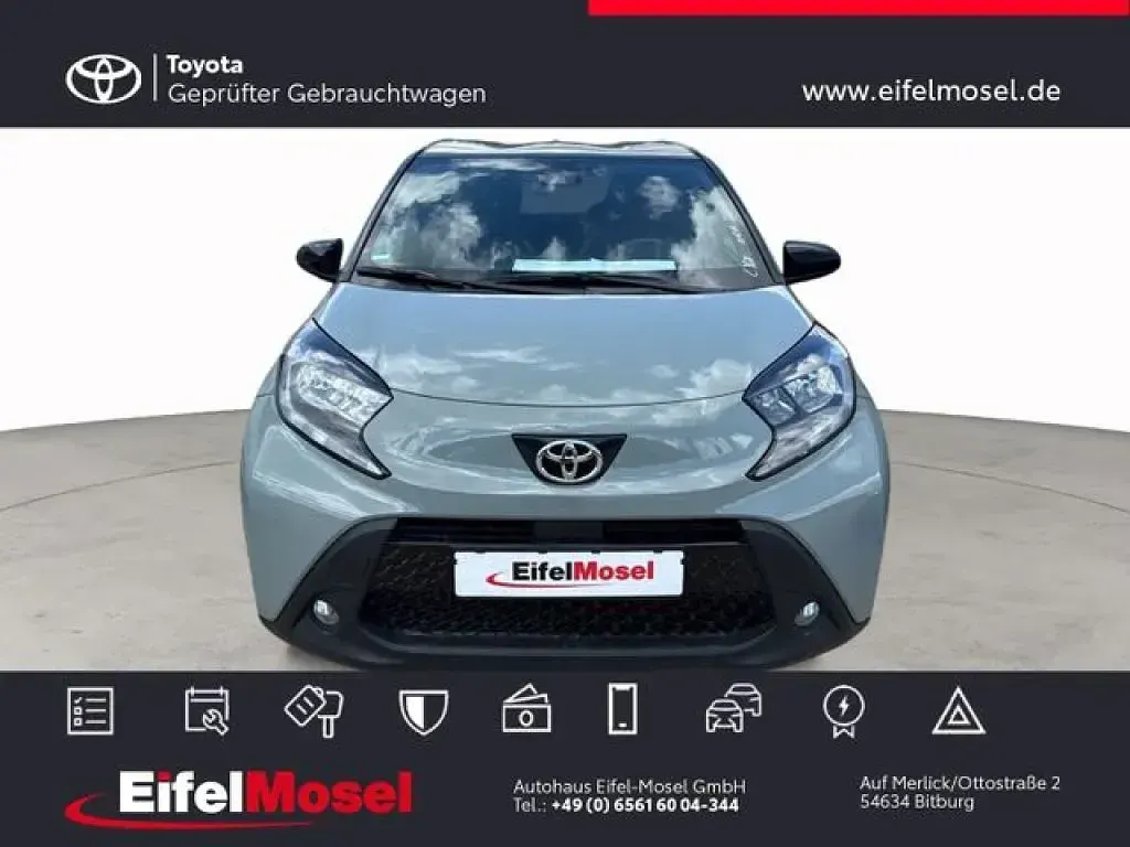 Gebraucht Toyota Aygo X Basis 72 PS (52 kW) 2025 Urban khaki / night sky black SUV