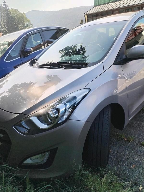 Beige Gebraucht 2016 Hyundai i30 Kombi | 8.200 € (Fairer Preis) - Bild 1/4