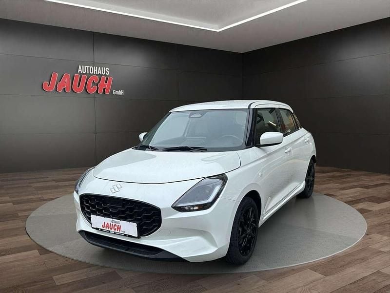 Pure white pearl metallic Neu 2026 Suzuki Swift Club Kleinwagen | 19.990 € - Bild 1/4