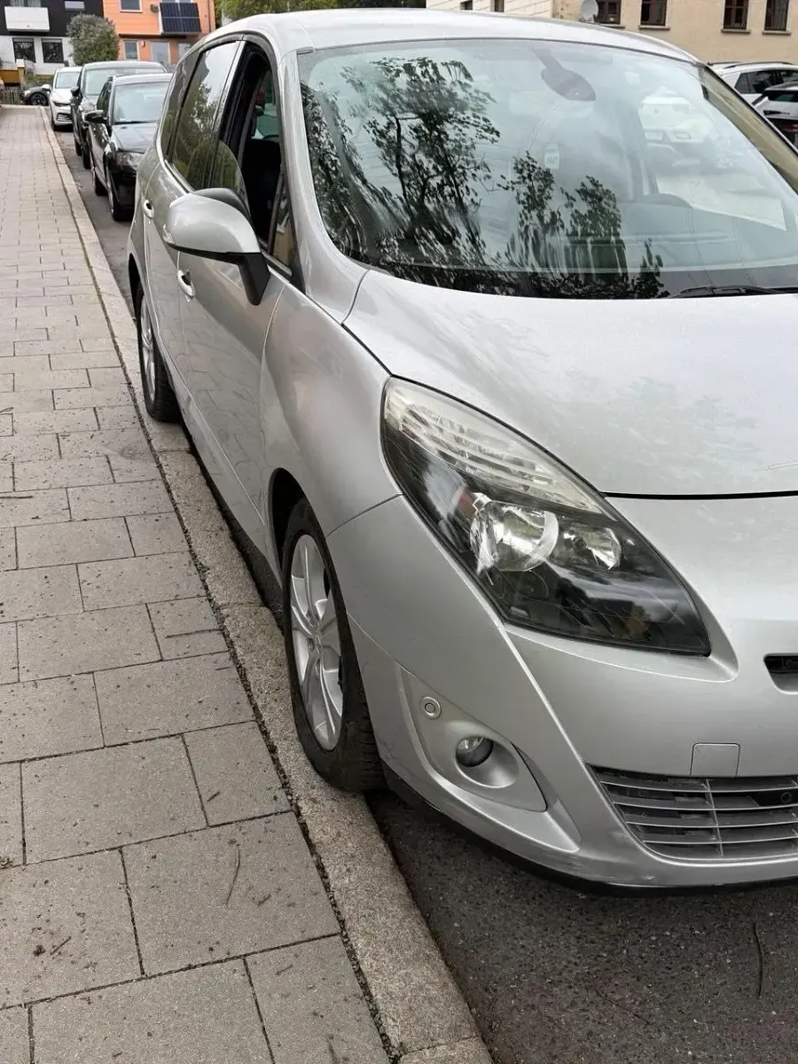 Gebraucht Renault Scenic E-Tech 160 PS (117 kW) 2010 Silber Van / Kleinbus