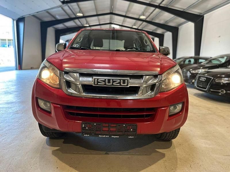 Usado Isuzu D-Max 163 HP (119 kW) 2015 Vermelho SUV