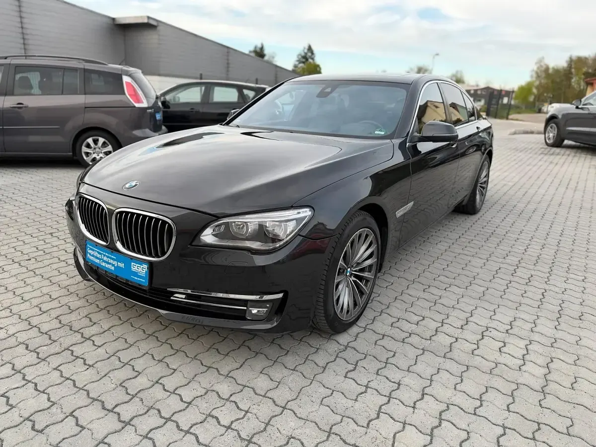 Second-hand BMW 740 313 CP (230 kW) 2014 Gri Berlinǎ