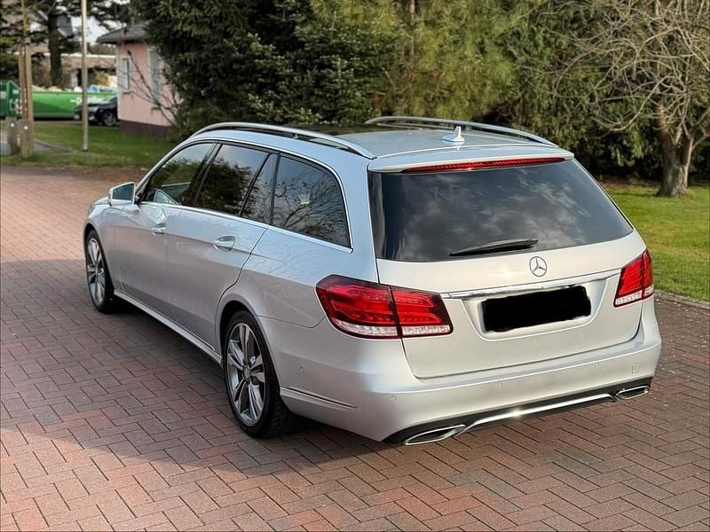 Gebraucht Mercedes E250 204 PS (150 kW) 2015 Silber Kombi