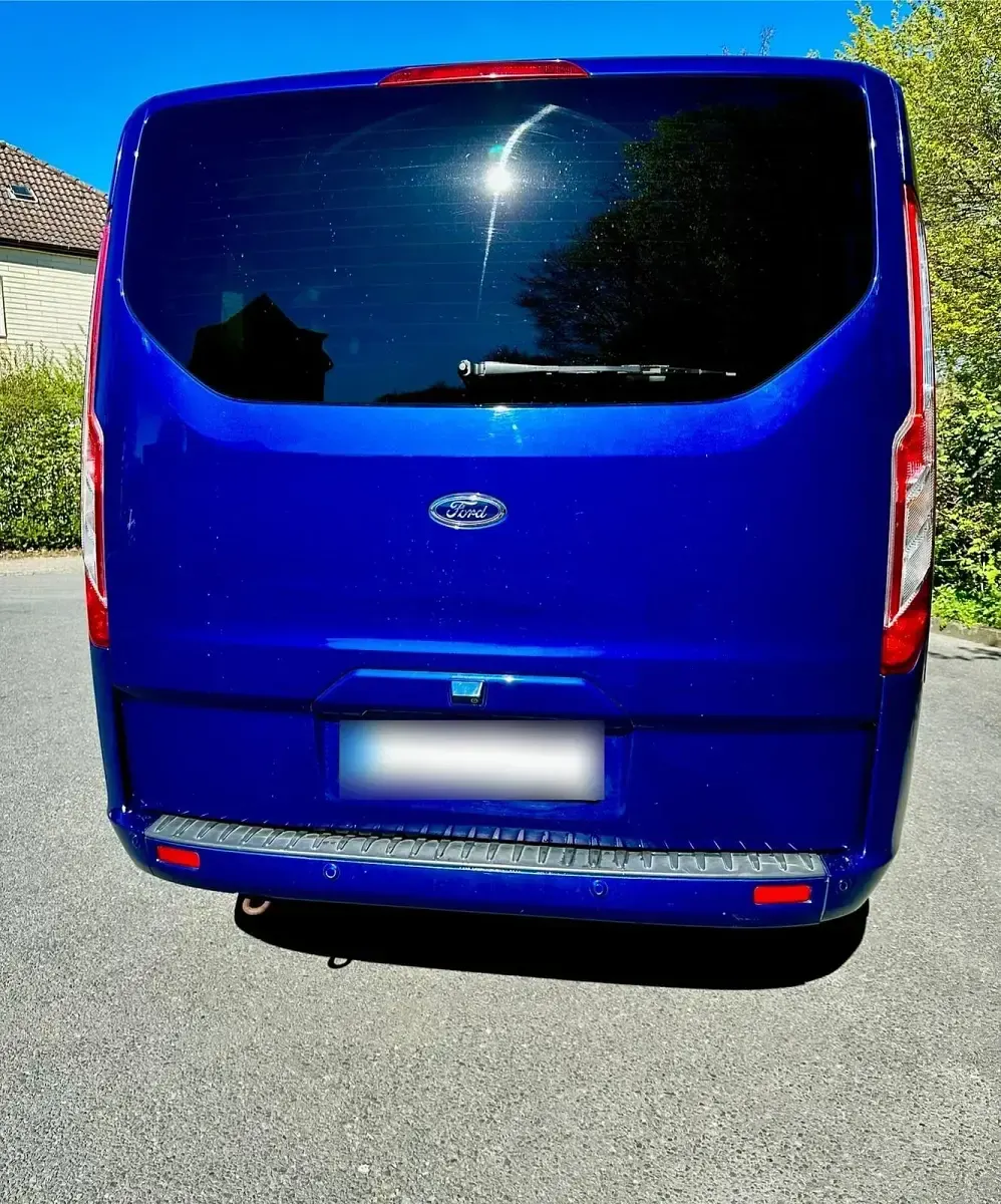 Gebraucht Ford Tourneo Titanium 170 PS (125 kW) 2017 Blau Van / Kleinbus
