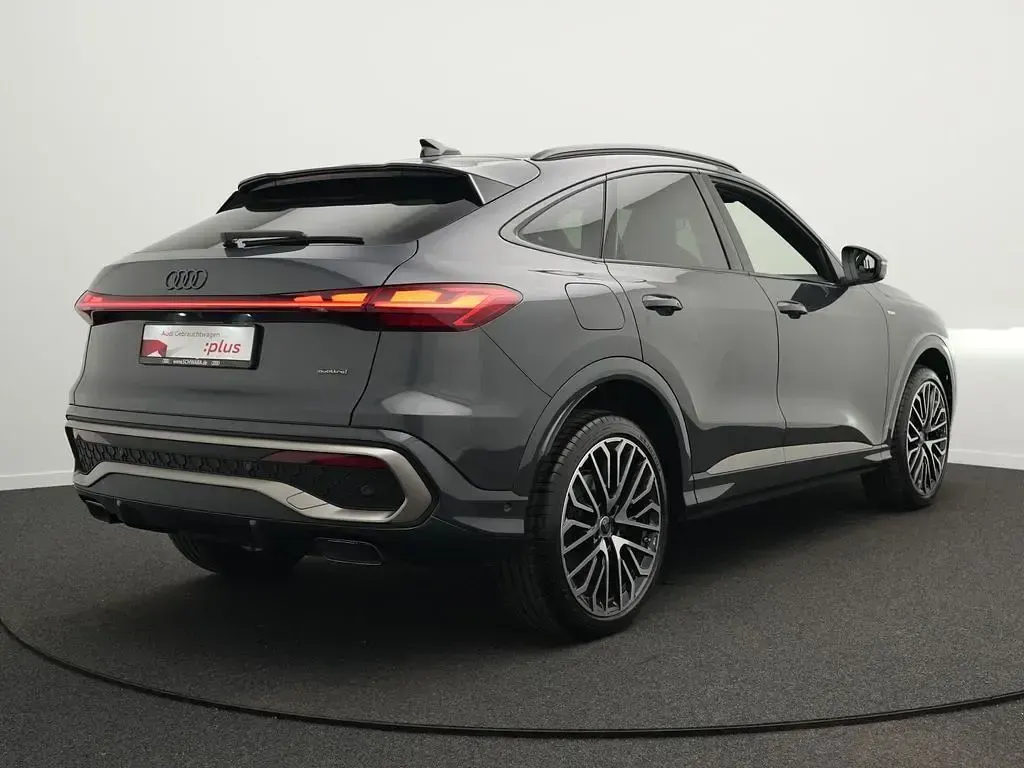 Gebraucht Audi Q5 Sportback Sport 204 PS (150 kW) 2025 Grau SUV