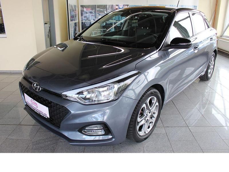Grau Gebraucht 2019 Hyundai i20 YES! Limousine | 13.223 € (Fairer Preis) - Bild 1/4