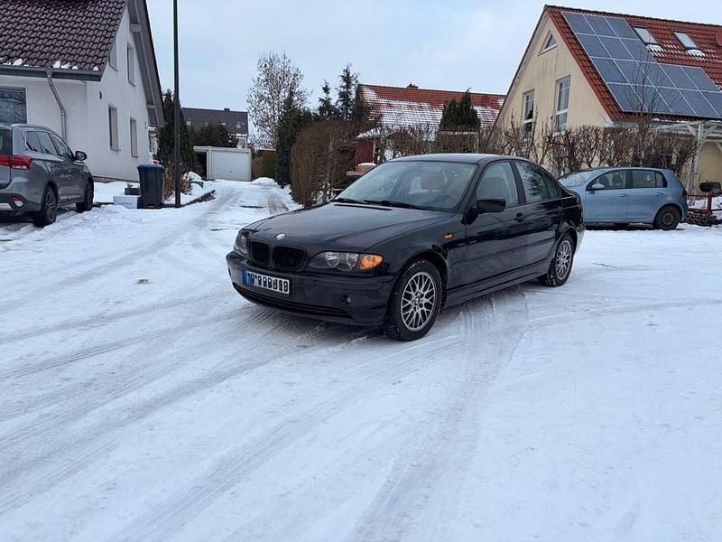 Schwarz Gebraucht 2004 BMW 318 Limousine | 2.200 € (Guter Preis) - Bild 1/4