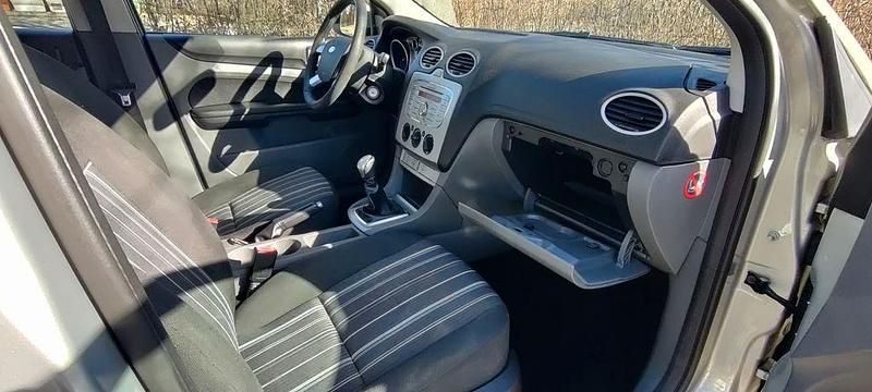 Gebraucht Ford Focus Style 101 PS (74 kW) 2008 Grau Limousine