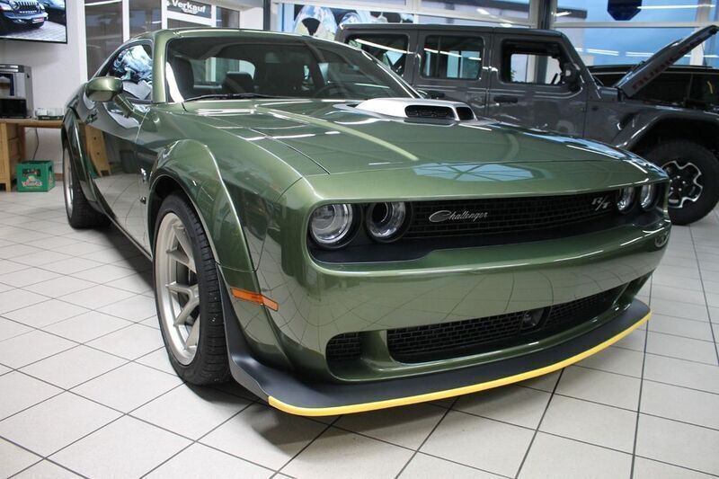 Grün Neu 2024 Dodge Challenger Coupé | 74.990 € (Etwas zu teuer) - Bild 1/4
