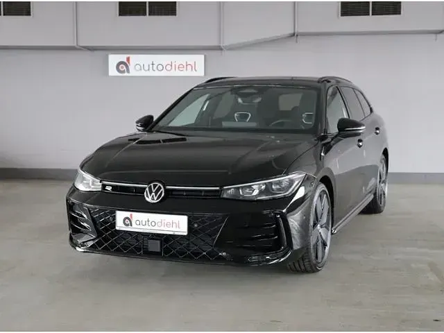 Gebraucht VW Passat R-line 150 PS (110 kW) 2025 Schwarz Kombi
