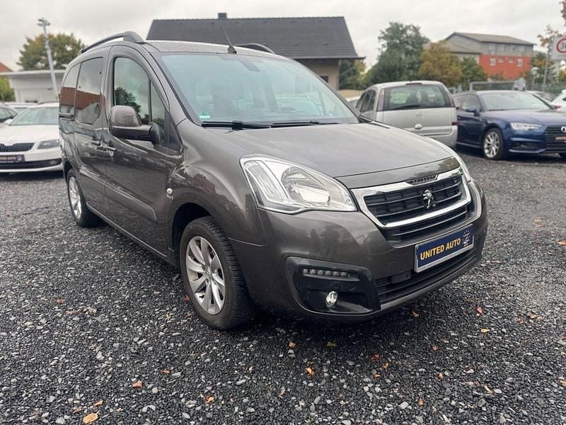 Gebraucht Peugeot Partner Tepee Allure 110 PS (80 kW) 2016 Grau Van / Kleinbus