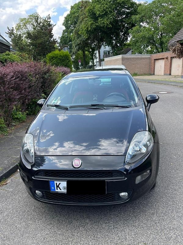 Schwarz Gebraucht 2012 Fiat Punto Kleinwagen | 2.200 € (Guter Preis) - Bild 1/4