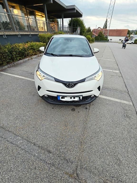 Weiß Gebraucht 2017 Toyota C-HR SUV | 13.000 € (Superpreis) - Bild 1/4