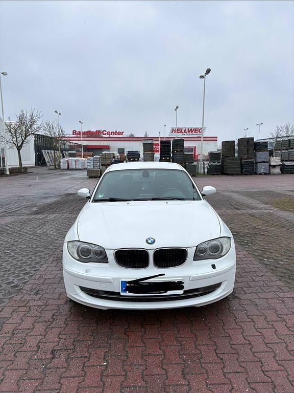 Gebraucht BMW 116 122 PS (89 kW) 2007 Weiß Kleinwagen