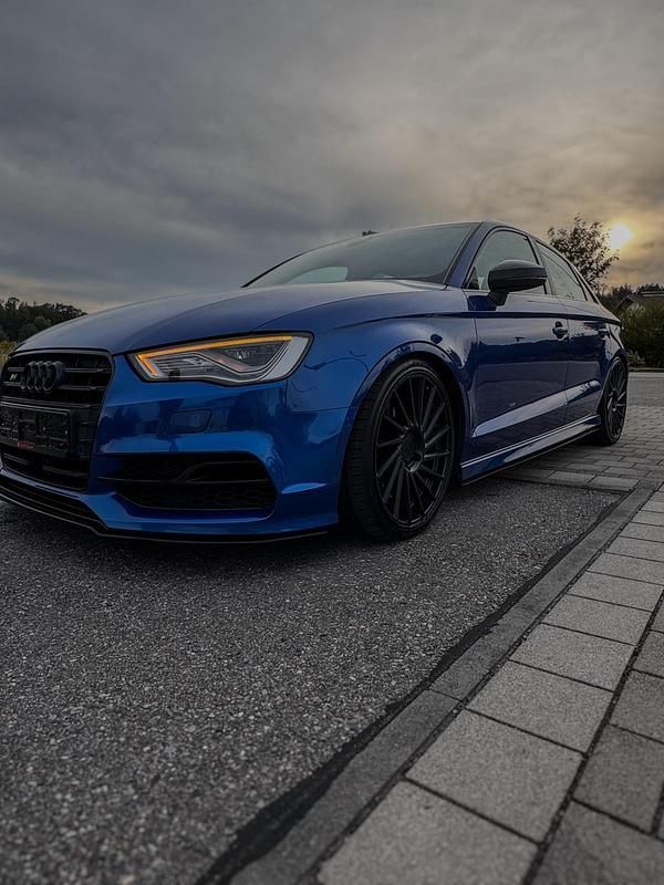 Blau Gebraucht 2015 Audi S3 Limousine | 24.499 € (Etwas zu teuer) - Bild 1/4