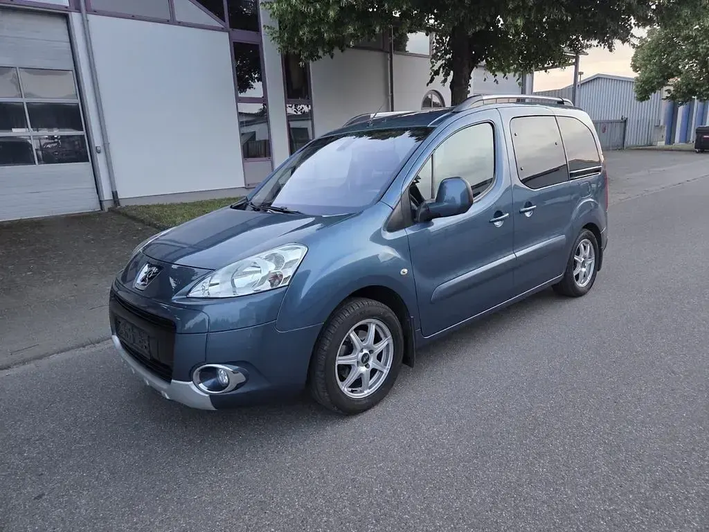 Gebraucht Peugeot Partner Tepee Premium 109 PS (80 kW) 2010 Blau Van / Kleinbus