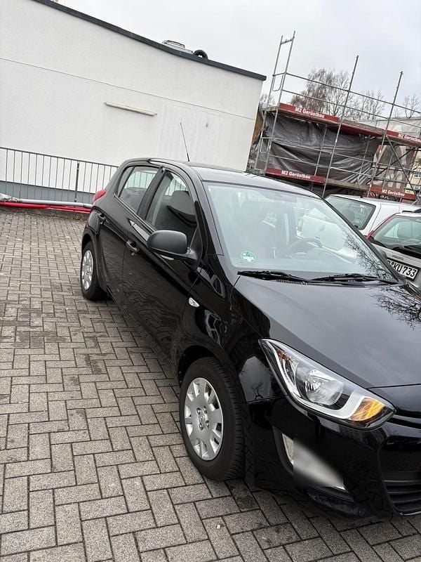 Gebraucht Hyundai i20 86 PS (63 kW) 2014 Schwarz Kleinwagen