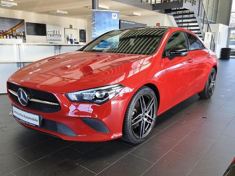 Gebraucht Mercedes CLA180 Night 136 PS (100 kW) 2019 Rot Limousine