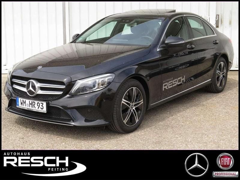 Obsidianschwarz (metallic) Gebraucht 2021 Mercedes C200 Limousine | 29.800 € (Guter Preis) - Bild 1/4