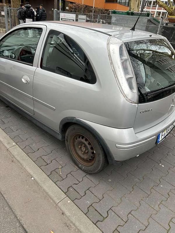 Second-hand Opel Corsa 75 CP (55 kW) 2006 Argintiu Berlinǎ