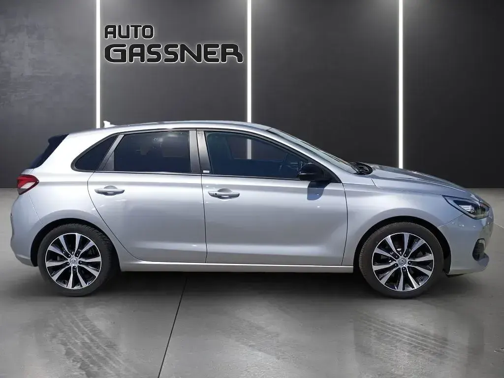 Gebraucht Hyundai i30 YES! 120 PS (88 kW) 2019 Silber Limousine