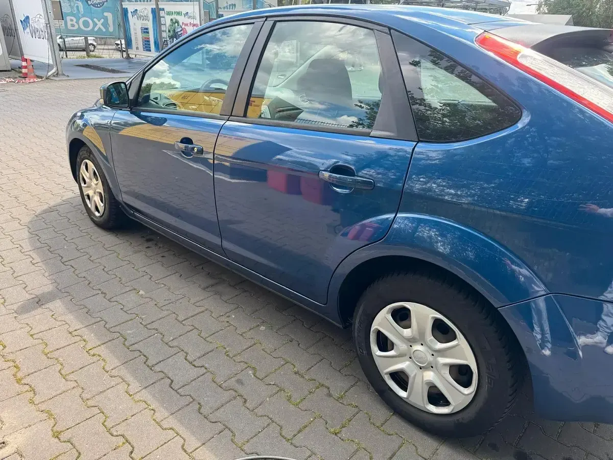 Begagnad Ford Focus Ambiente 101 HK (74 kW) 2008 Blå Sedan