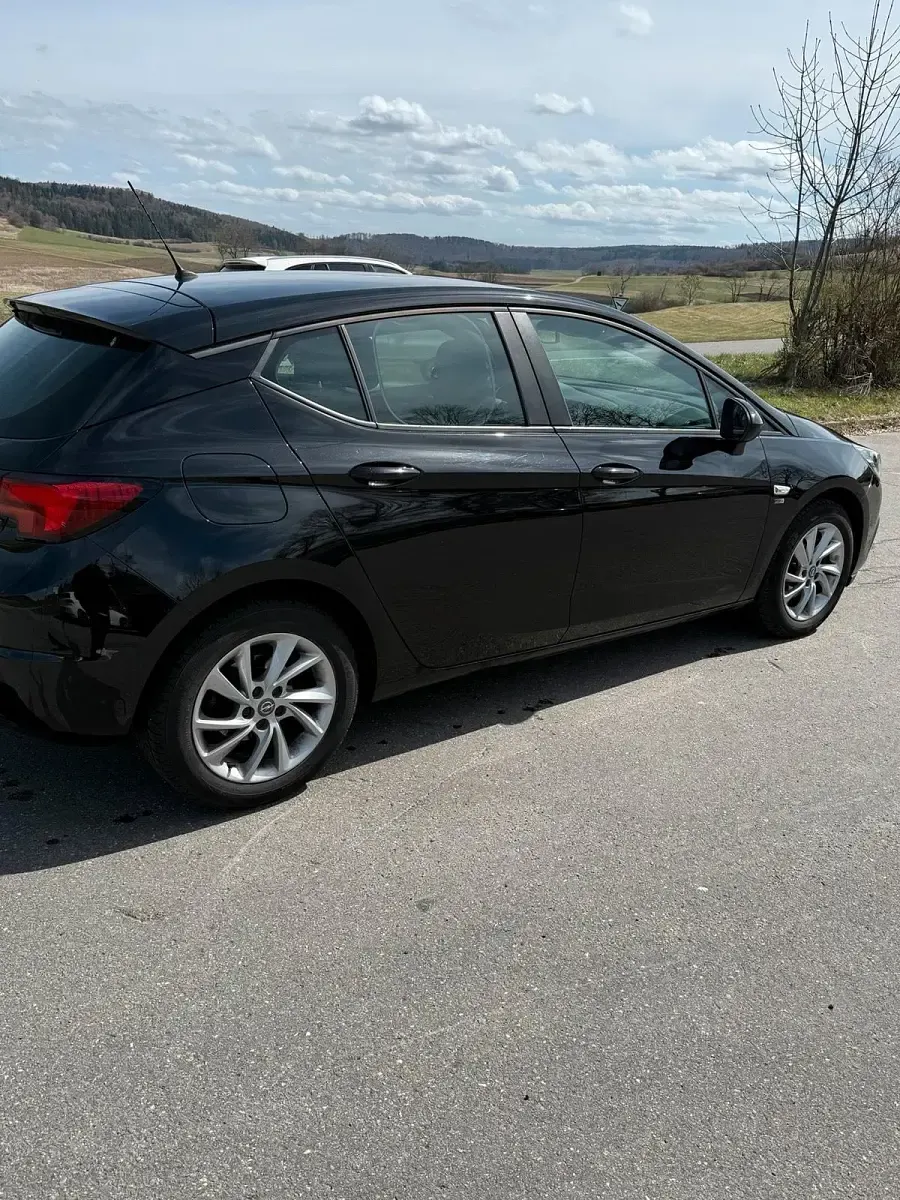 Gebraucht Opel Astra 125 PS (91 kW) 2019 Schwarz Limousine