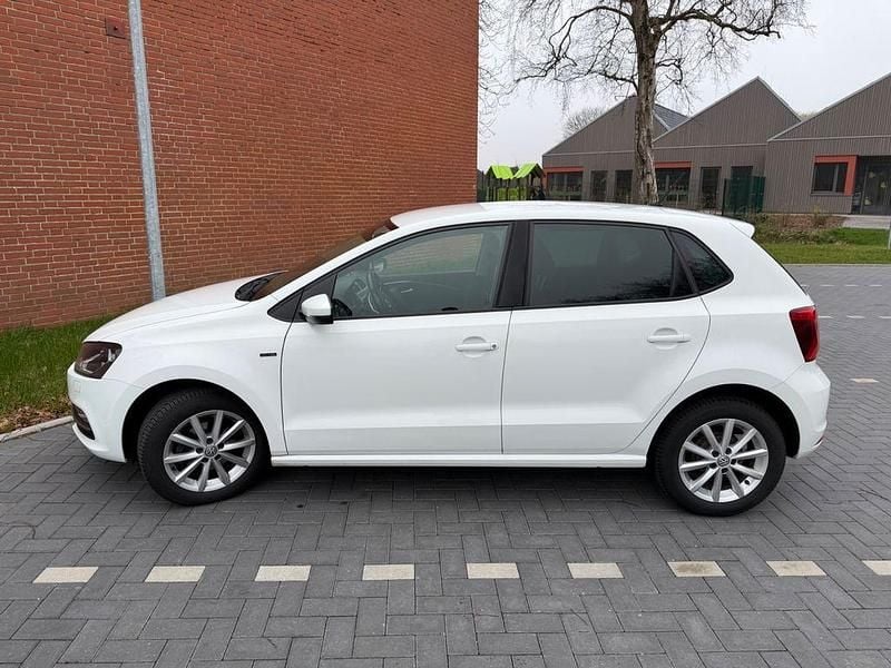 Gebraucht VW Polo LOUNGE 75 PS (55 kW) 2015 Weiß Limousine