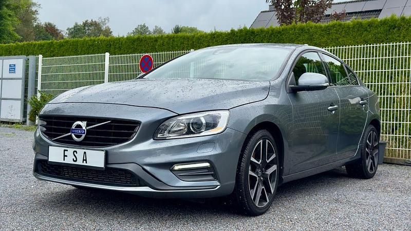 Grau Gebraucht 2016 Volvo S60 Momentum Limousine | 15.900 € (Superpreis) - Bild 1/4