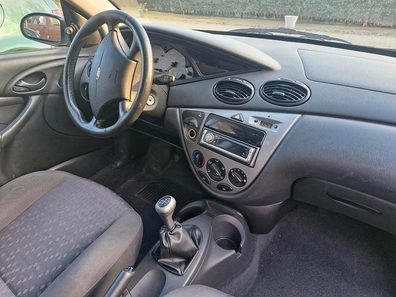 Gebraucht Ford Focus 75 PS (55 kW) 1999 Schwarz Kleinwagen
