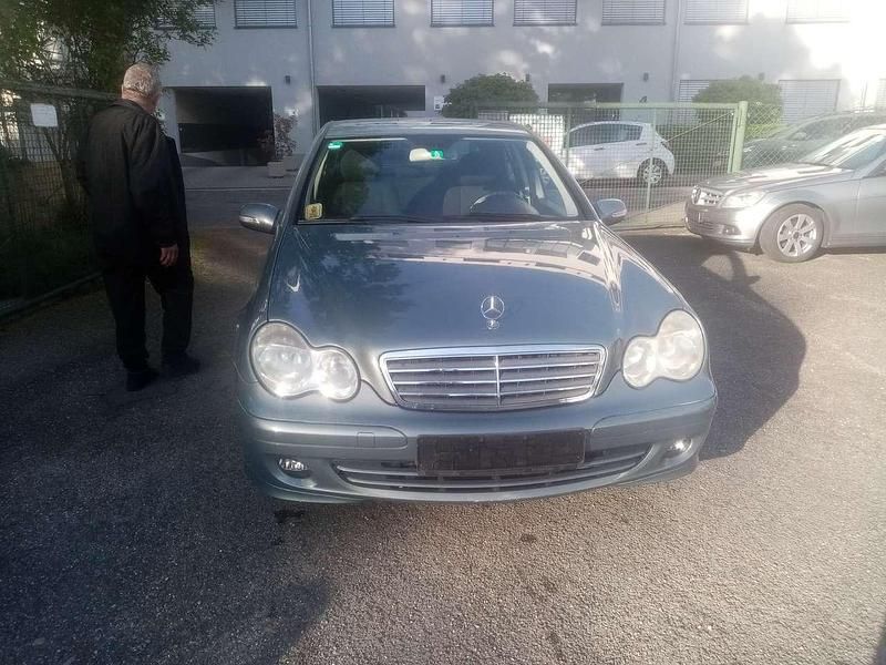 Gebraucht Mercedes C200 163 PS (119 kW) 2005 Grau Limousine