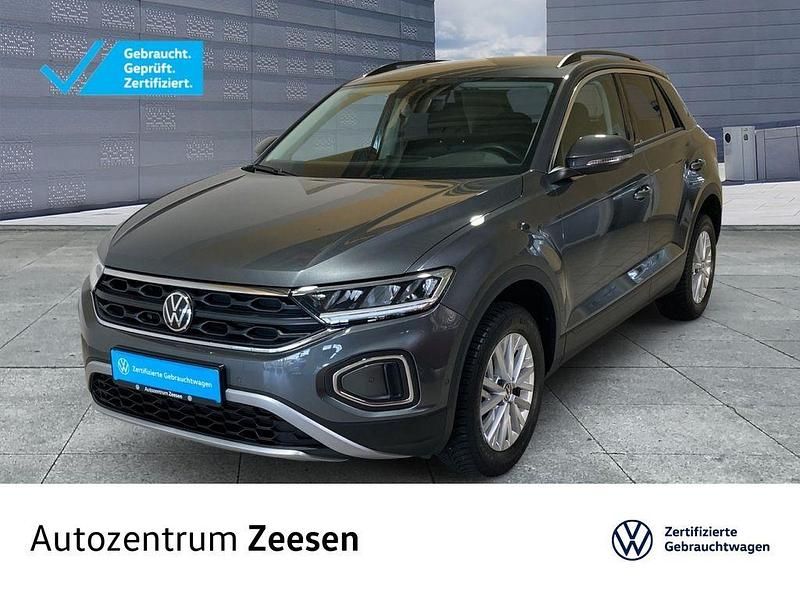 Indiumgrau (metallic) Gebraucht 2024 VW T-Roc Life SUV | 26.850 € (Teuer) - Bild 1/4