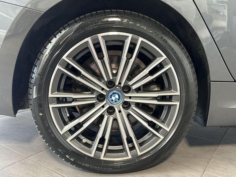 Gebraucht BMW 330e M Sport 252 PS (185 kW) 2022 Grau Limousine