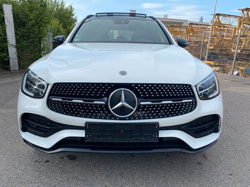 Weiß Gebraucht 2019 Mercedes GLC220 AMG line SUV | 33.199 € (Etwas zu teuer) - Bild 1/4