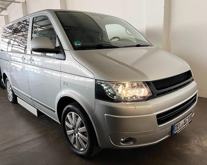 Silber Gebraucht 2011 VW Multivan Highline Van | 24.900 € - Bild 1/4