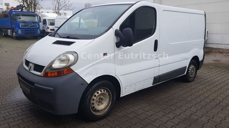 Weiss casablanca Gebraucht 2002 Renault Trafic Van | 1.590 € - Bild 1/4