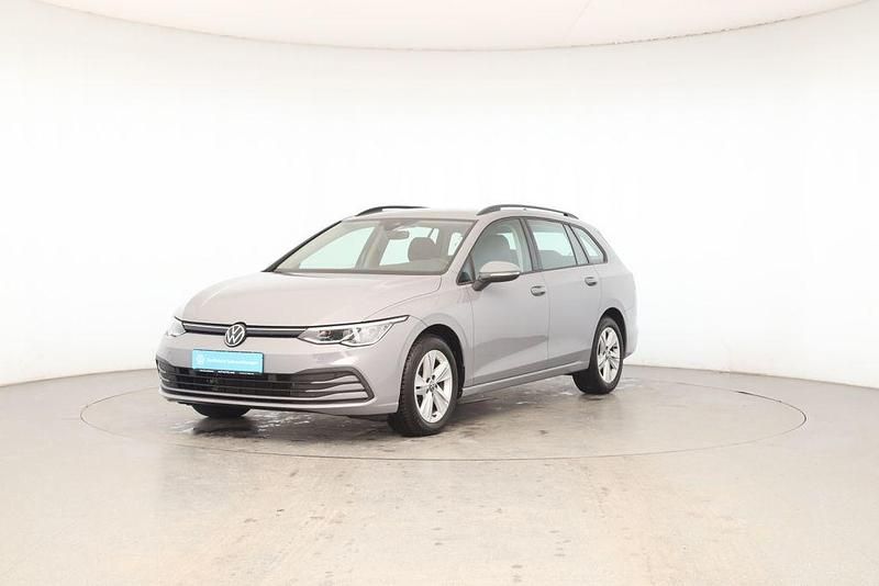 Gebraucht VW Golf VIII Life 150 PS (110 kW) 2023 Mondsteingrau Kombi