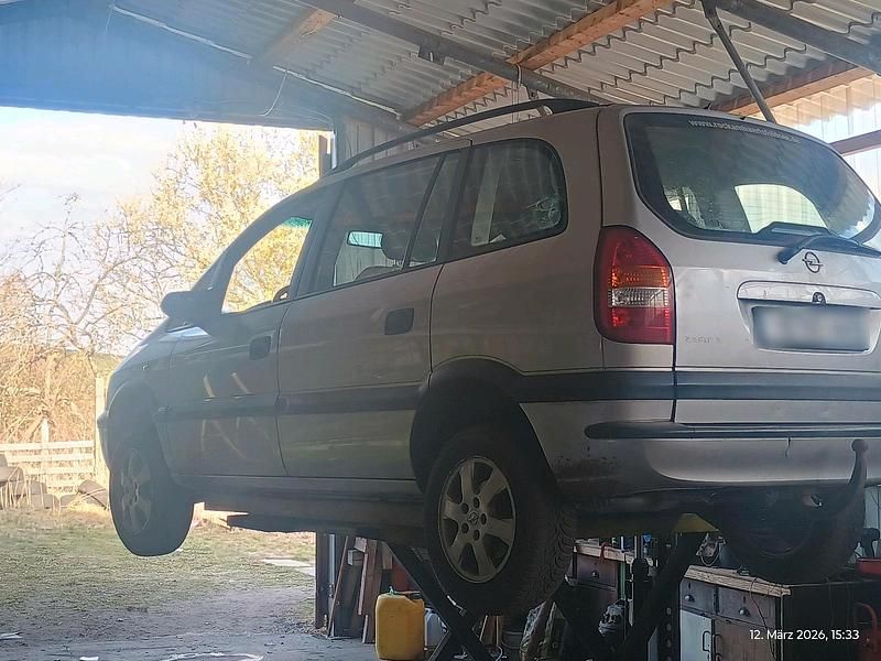 Gebraucht Opel Zafira 125 PS (91 kW) 2003 Silber Van / Kleinbus