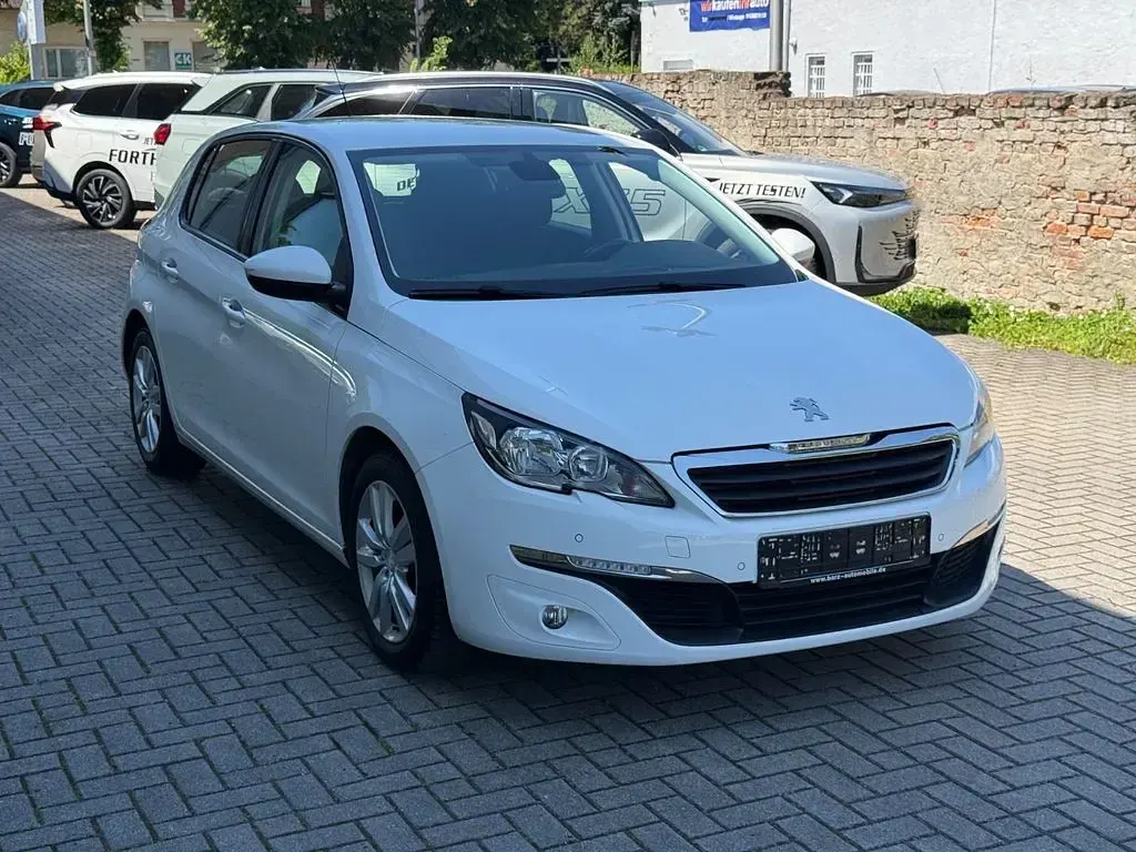 Gebraucht Peugeot 308 Access 125 PS (91 kW) 2014 Weiß Limousine