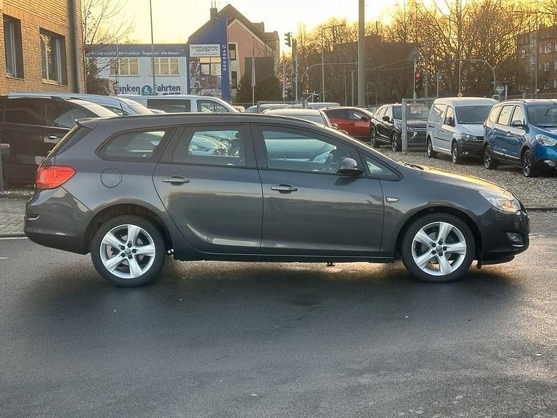Gebraucht Opel Astra 95 PS (69 kW) 2012 Grau Kombi