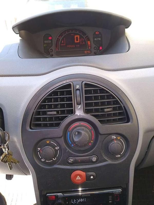Braun Gebraucht 2012 Renault Modus Van / Kleinbus | 2.500 € (Guter Preis) - Bild 1/4