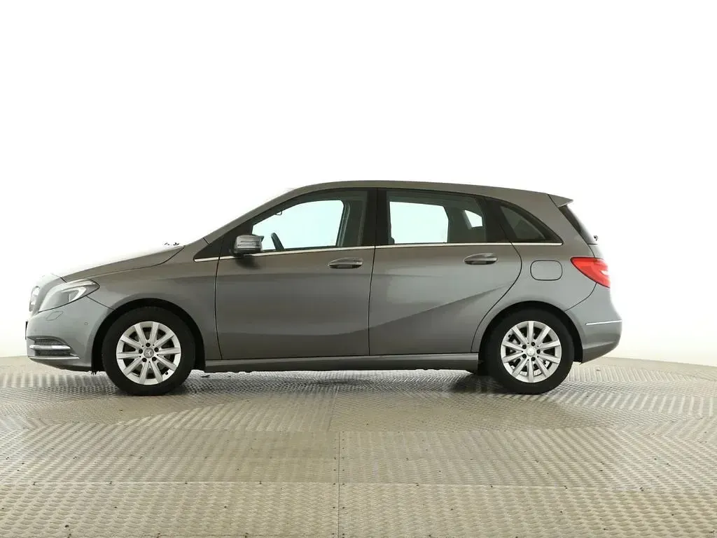 Gebraucht Mercedes B200 136 PS (100 kW) 2014 Grau Kleinwagen