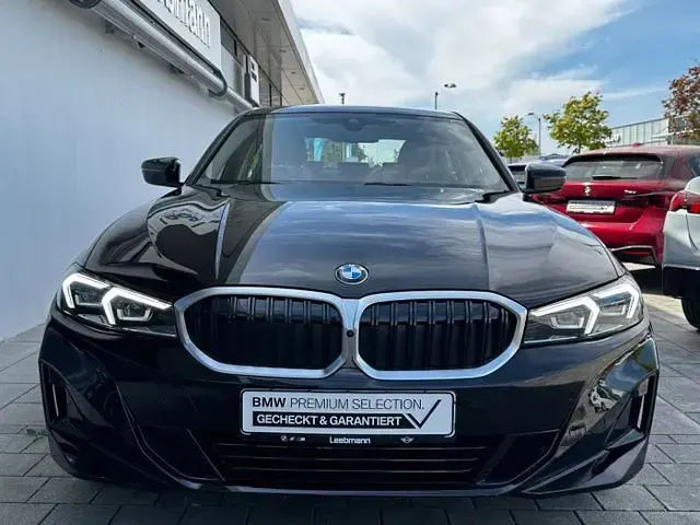 Używany BMW 320 190 KM (139 kW) 2024 Czarny Sedan/Limuzyna