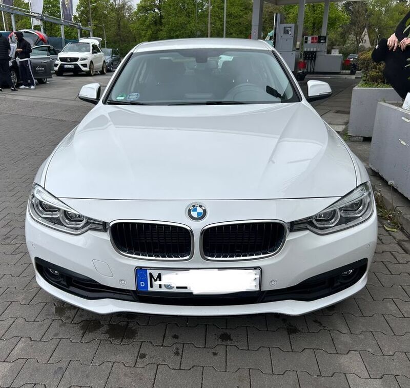 Weiß Gebraucht 2015 BMW 318 Limousine | 17.200 € (Fairer Preis) - Bild 1/4