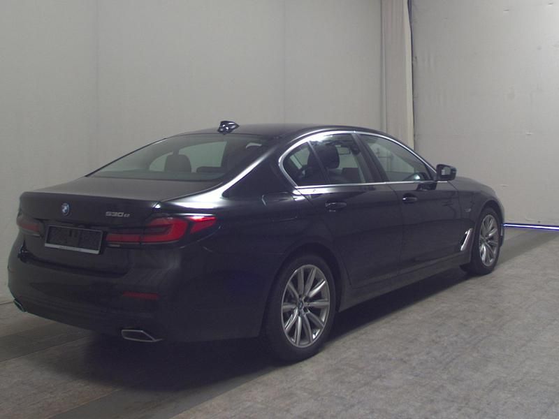 Gebraucht BMW 530e Sport Line 292 PS (214 kW) 2022 Schwarz Limousine