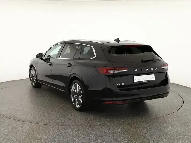 Gebraucht Skoda Superb Selection 193 PS (141 kW) 2024 Schwarz Kombi
