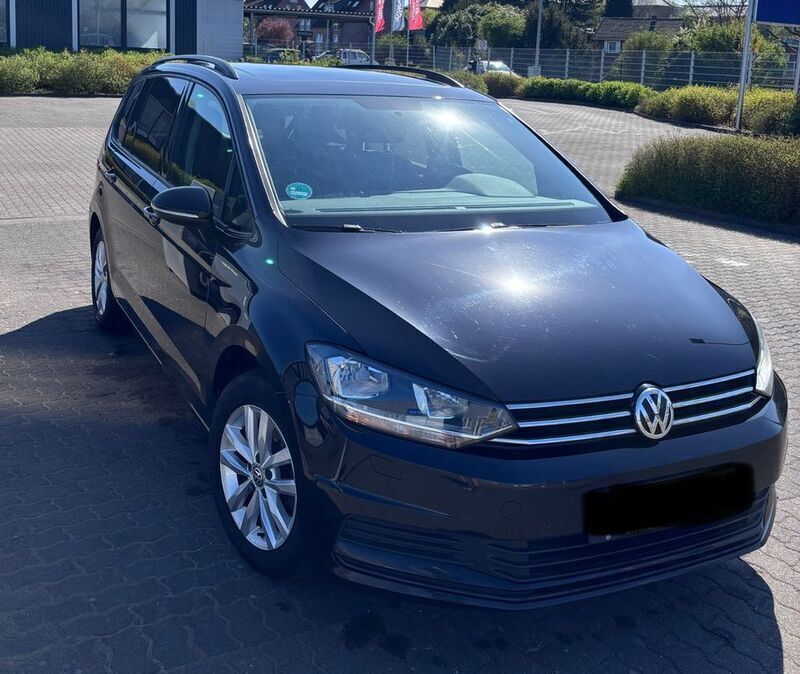 Schwarz Gebraucht 2016 VW Touran Comfortline Van / Kleinbus | 11.000 € (Teuer) - Bild 1/4