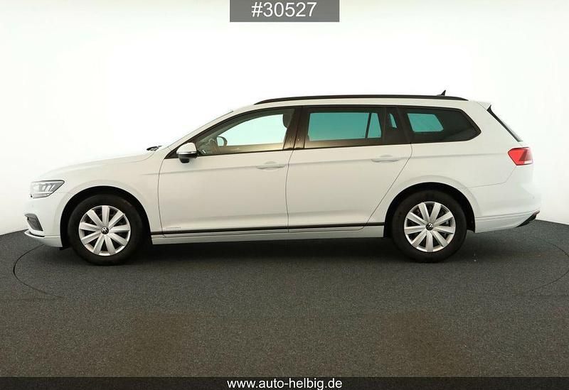 Gebraucht VW Passat 122 PS (89 kW) 2023 Weiß Kombi