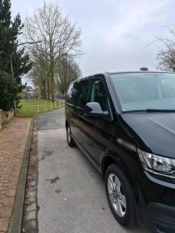 Second-hand VW Multivan 204 CP (150 kW) 2022 Negru Monovolum