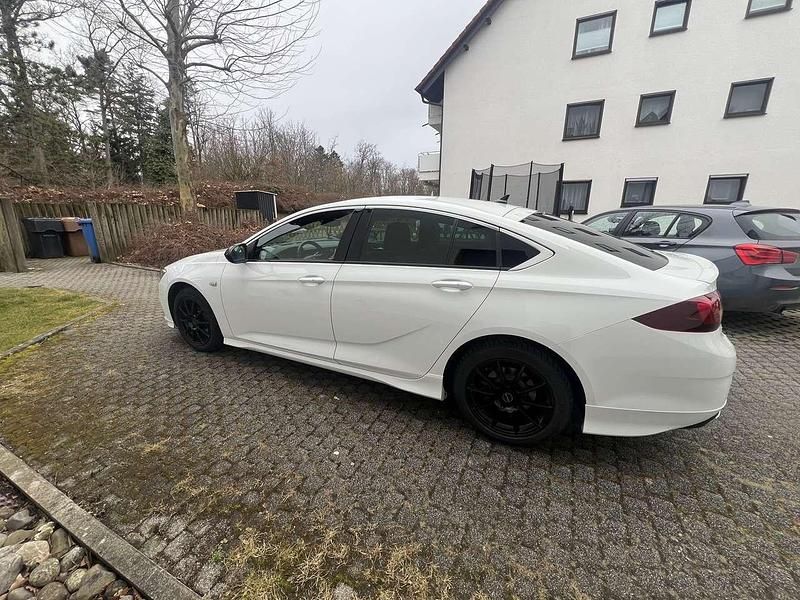 Gebraucht Opel Insignia GS Line 174 PS (127 kW) 2021 Weiß Kleinwagen